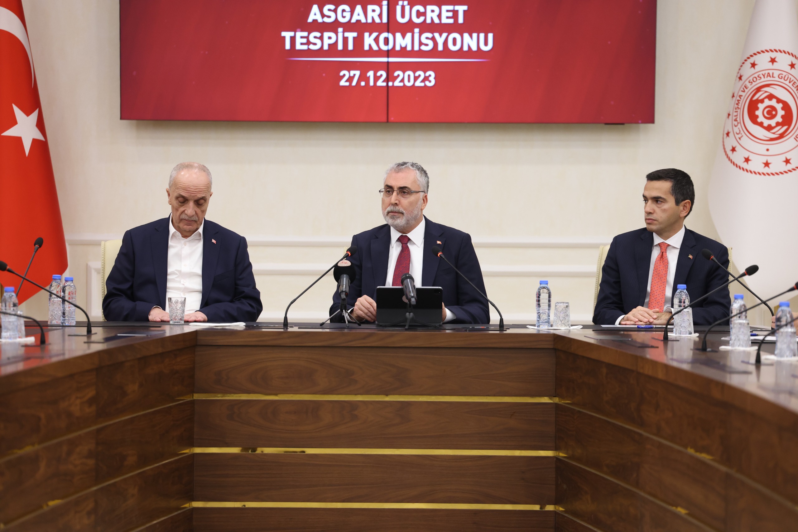 2024 YILI ASGARİ ÜCRETİ NET 17 BİN 2 LİRA OLARAK AÇIKLANDI